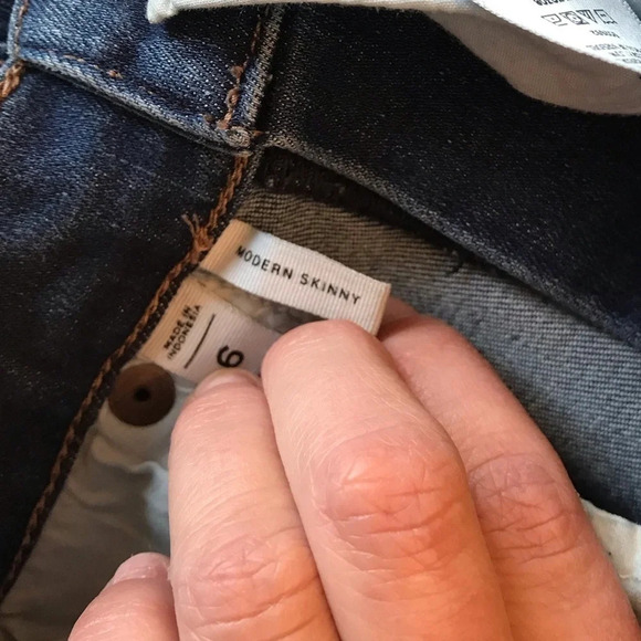 Loft Modern Skinny Mid Rise Dark Wash Distressed Jeans women’s size 6 - Picture 6 of 11